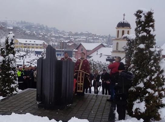 Служен парастос и положено цвијеће на спомен обиљежје